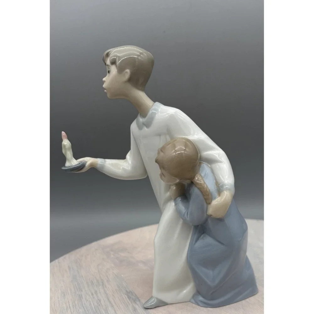 Vtg Lladro Figurine #4874 Boy in Night Shirt candle Porcelain Glossy Finish 8.5